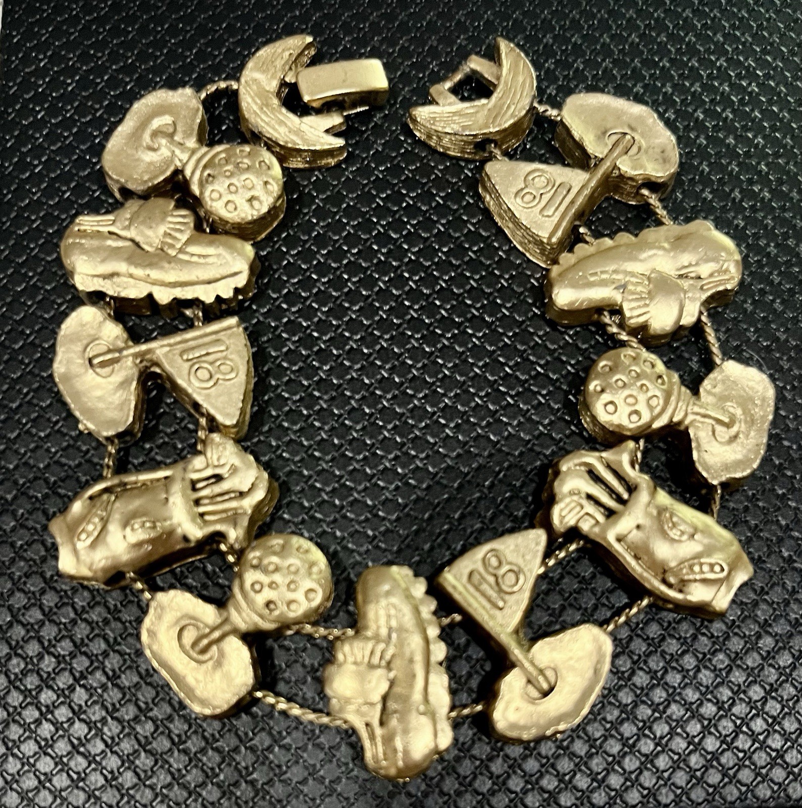 VINTAGE MATTE SATIN GOLD TONE GOLF CLUB SLIDE BRACELET 11 CHARMS 6.5”