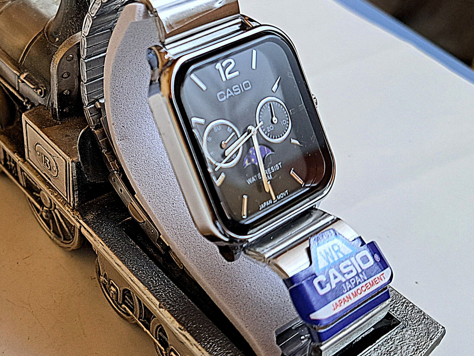 Casio MTP-M305 Analog Quartz Watch with moon phases for Man – Black and Silver