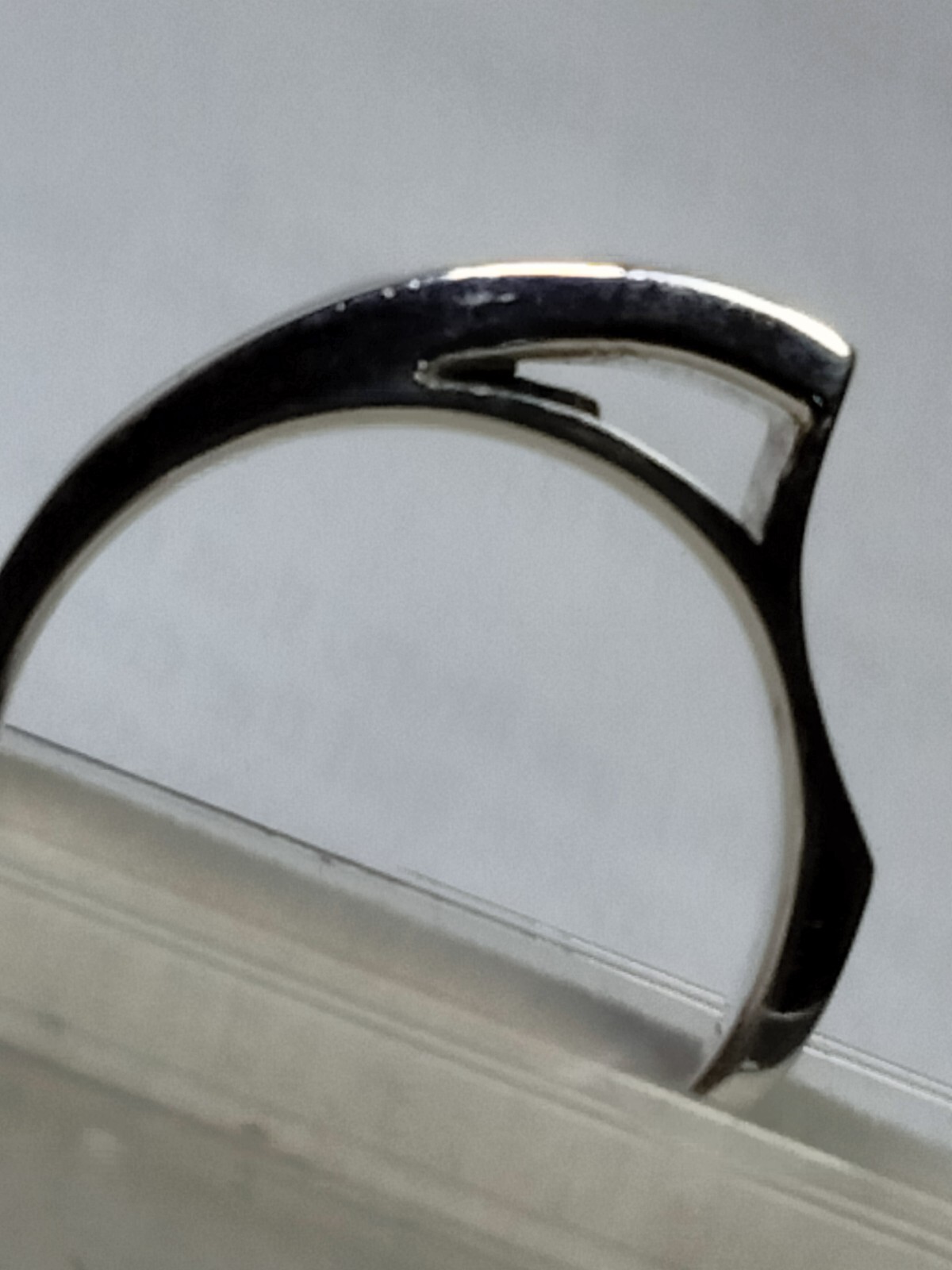 CHARMING MOP INLAYS IN TRENDY STERLING SILVER.925 RING SIZE 8.75-9.0