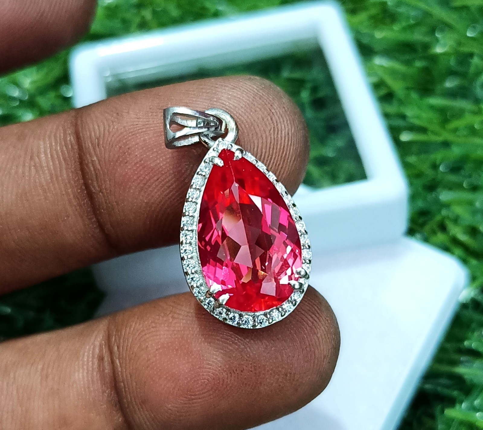 18 Ct Genuine Pear cut Padparadscha Sapphire 925 Silver Pendant with Chain