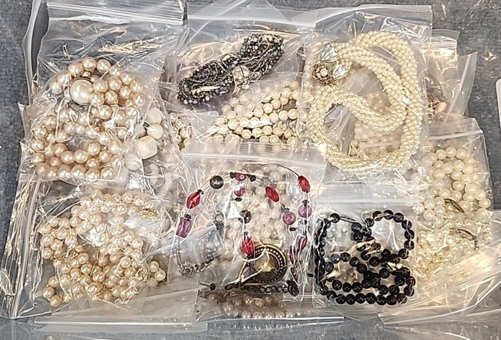 Jewelry Wearable Vintage Collection 5 Lbs Lot #515 See Description