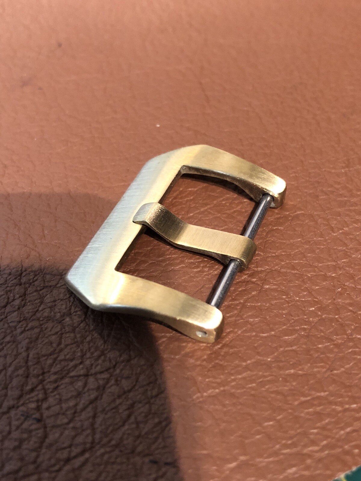 22MM Bronze Pre-V Screw-in Leather Watch Buckle