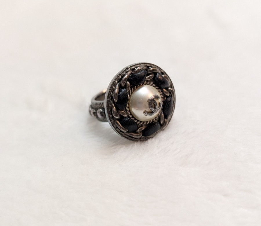 Authentic vintage CHANEL cc stamped ruthenium Ring Black US 6.5 with coa