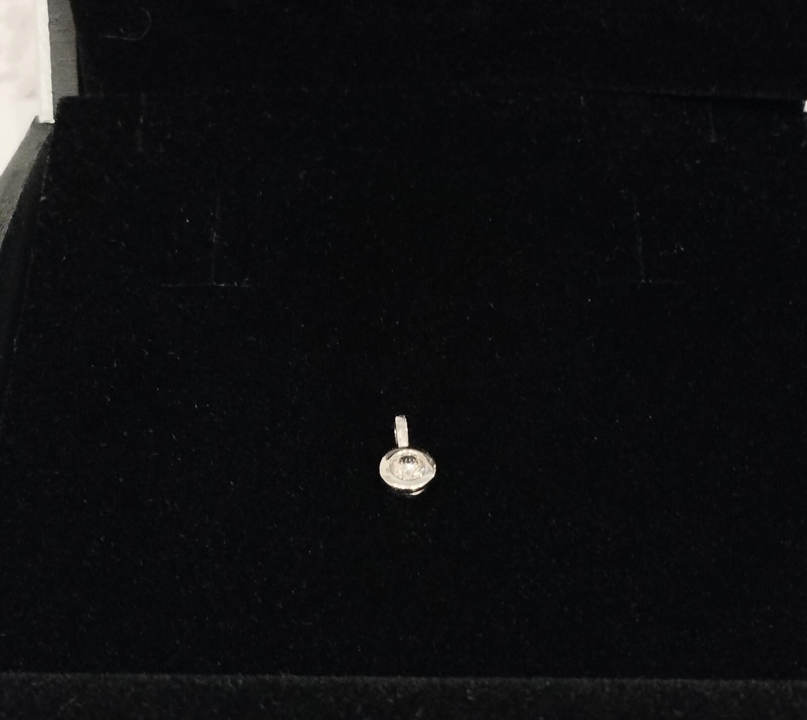 White Gold Solitaire Pendant with Brilliant 0.15ct Flawless Moncara with Certificate