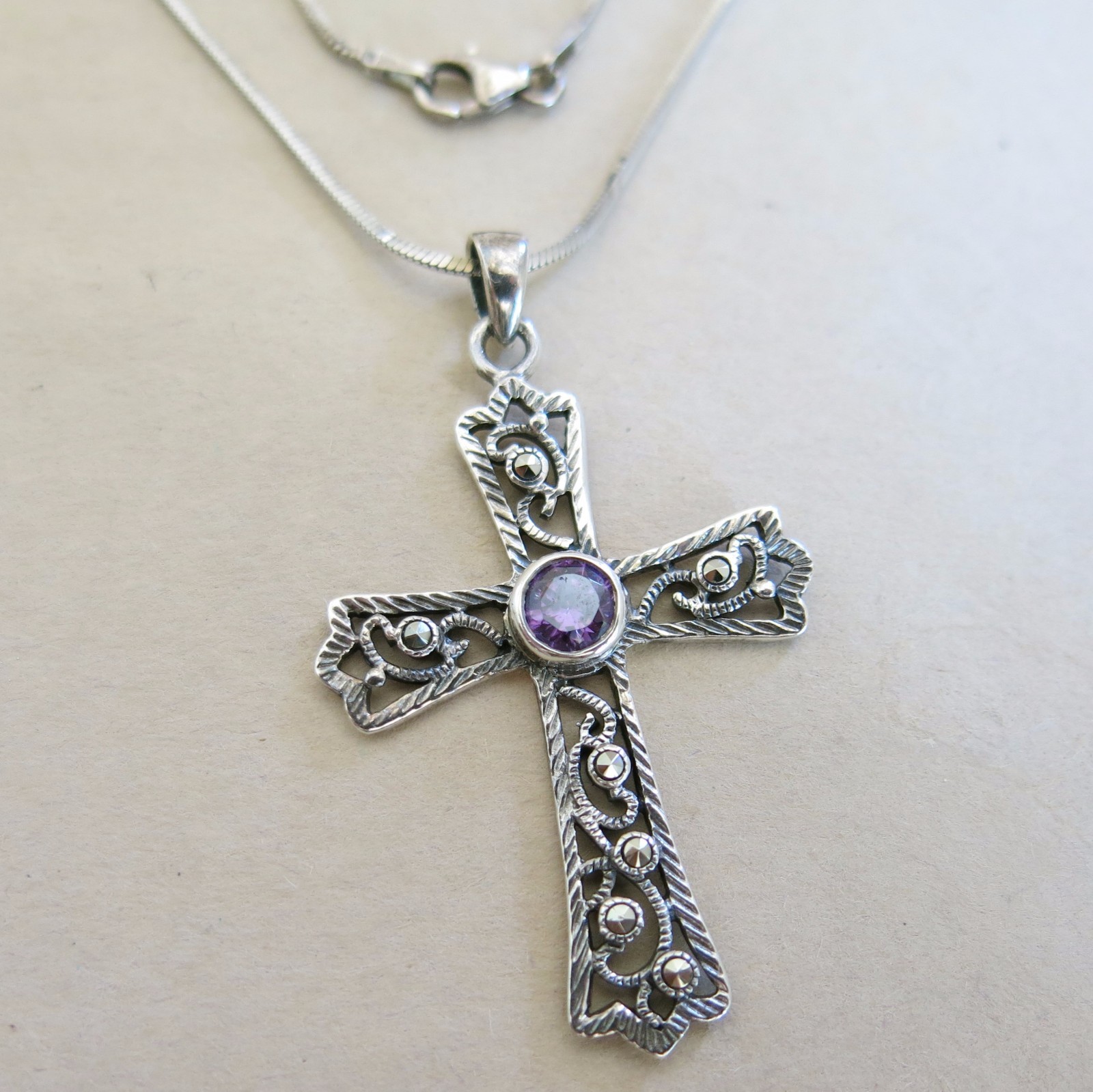 Sterling Cross with Purple Amethyst & Marcasite Pendant & 18 in Chain 9.0g[3338]
