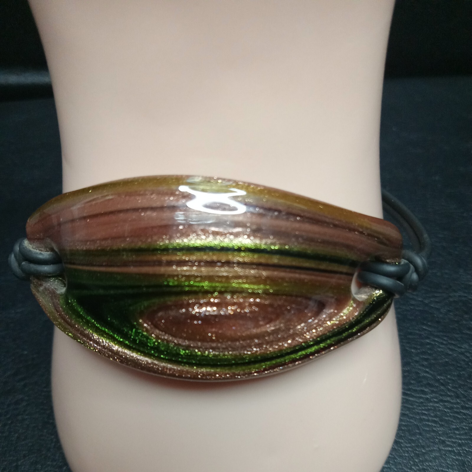 MURANO GLASS Gold/Green Rubber Cord Bracelet. 6312
