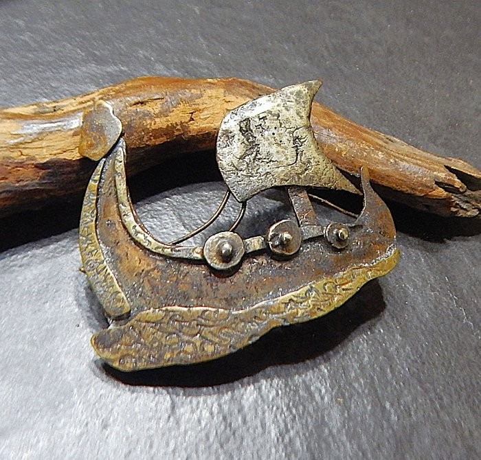 Vintage Scandinavian Primitive Viking Ship Handcrafted Brass Pin ~ ESTATE