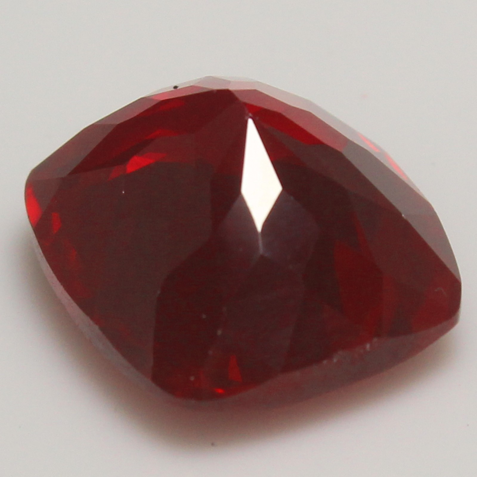 Natural 15.8 Ct Certified Mogok Pigeon Blood Red Ruby 15×13 MM Cushion Gemstones