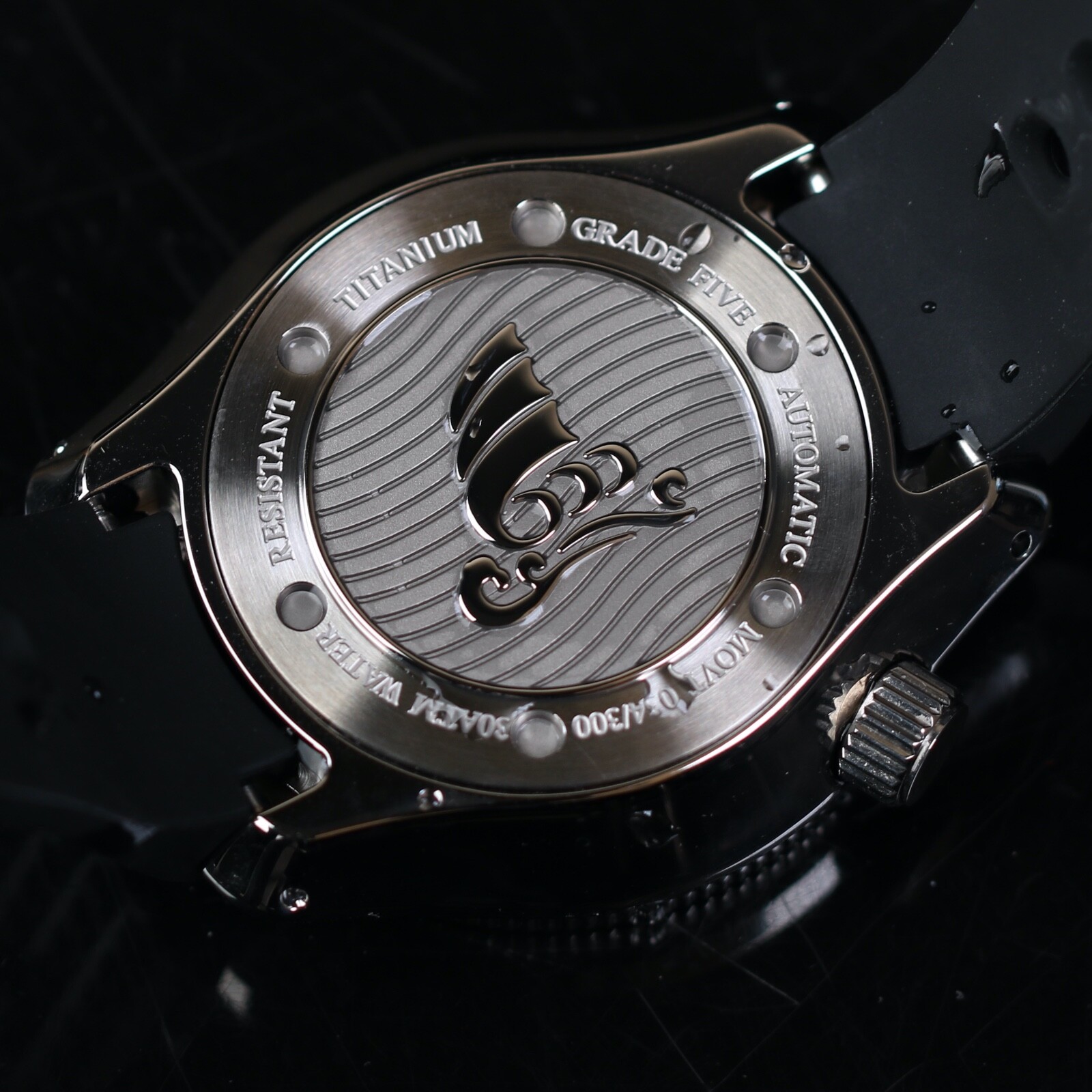 SLA025 Homage Titanium Grade 5 Solid endpiece 19mm waffle strap Gold dial