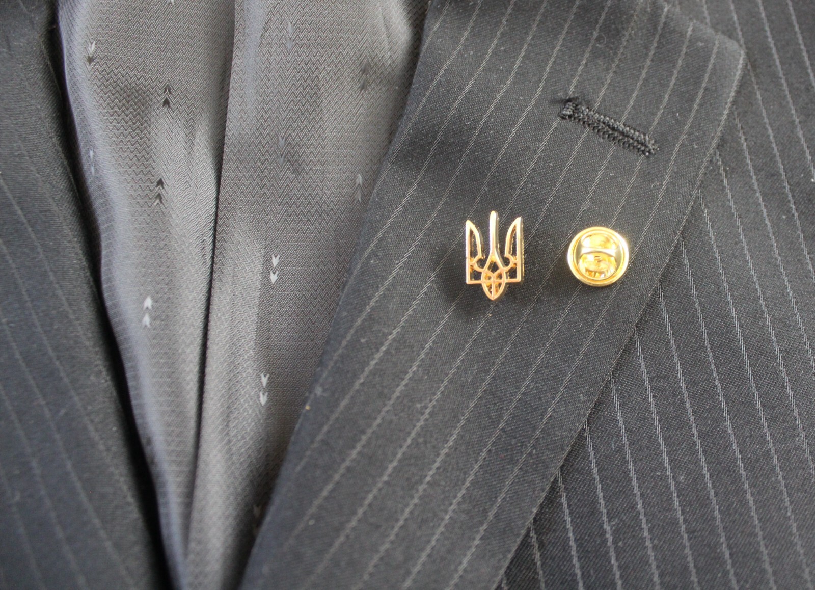 Ukrainian Patriotic Lapel Pin | Ukraine Trident Tryzub Coat of Arms Badge Emblem