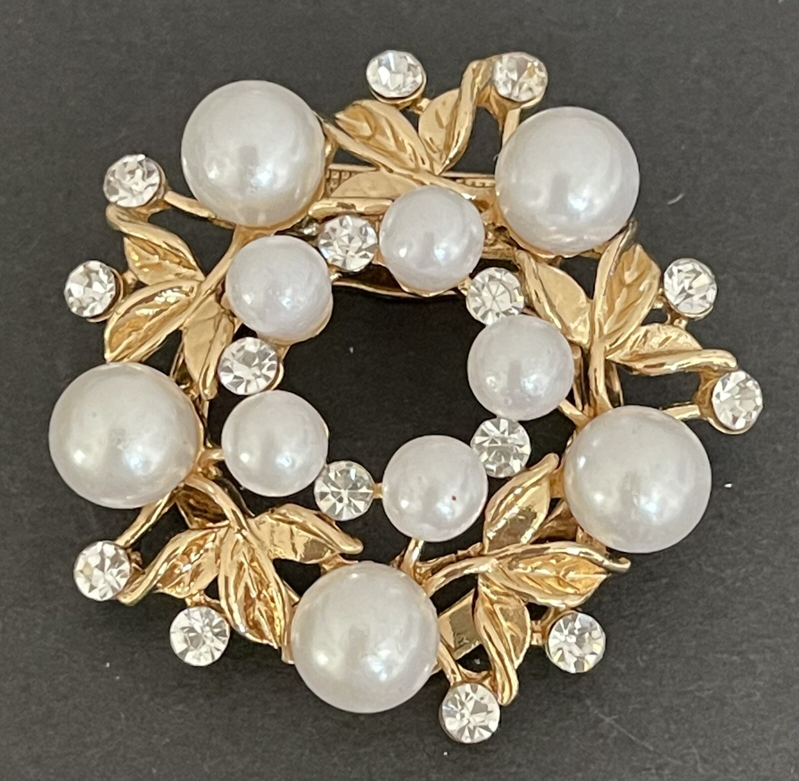 SCARF CHARM CLIP WREATH Rhinestones Faux Pearls Gold Tone Sweater Ashley Cooper