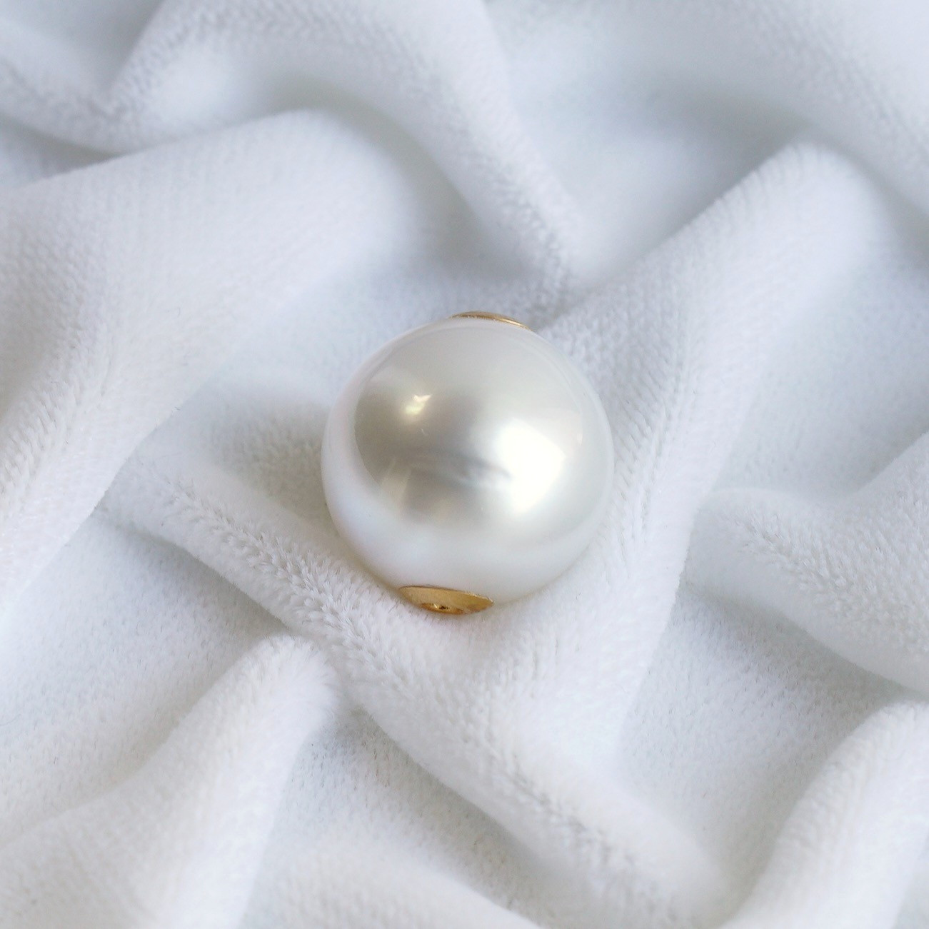 Big 13.7mm Round White South Sea Loose Pearl, Full-Drilled, 18K Yellow Gold