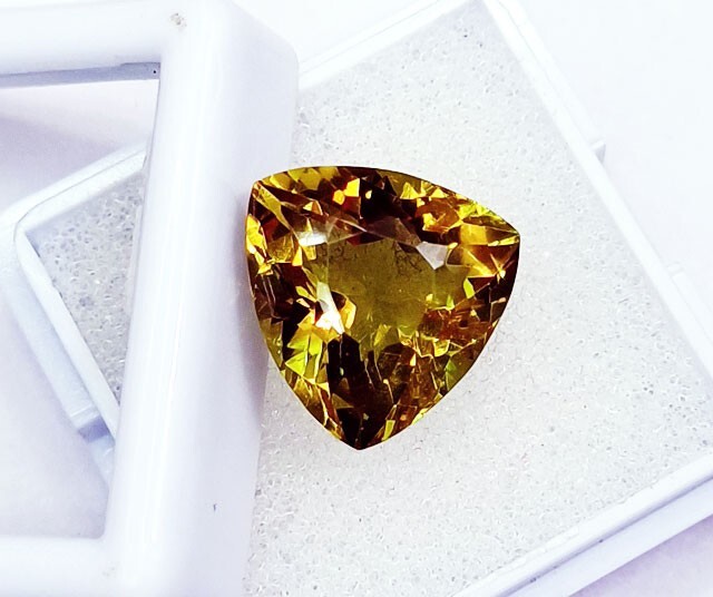 Certified Zultanite Color Changing Trillion Cut 9.60 Ct Loose Gemstone Best sale