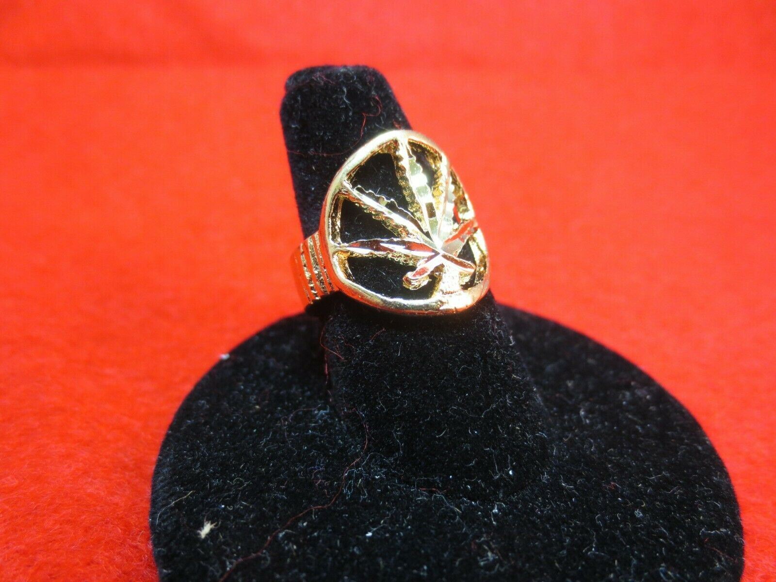 14KT GOLD EP ROUNDED MARIJUANA CANNABIS POT OUTLINE RING SIZE 13,