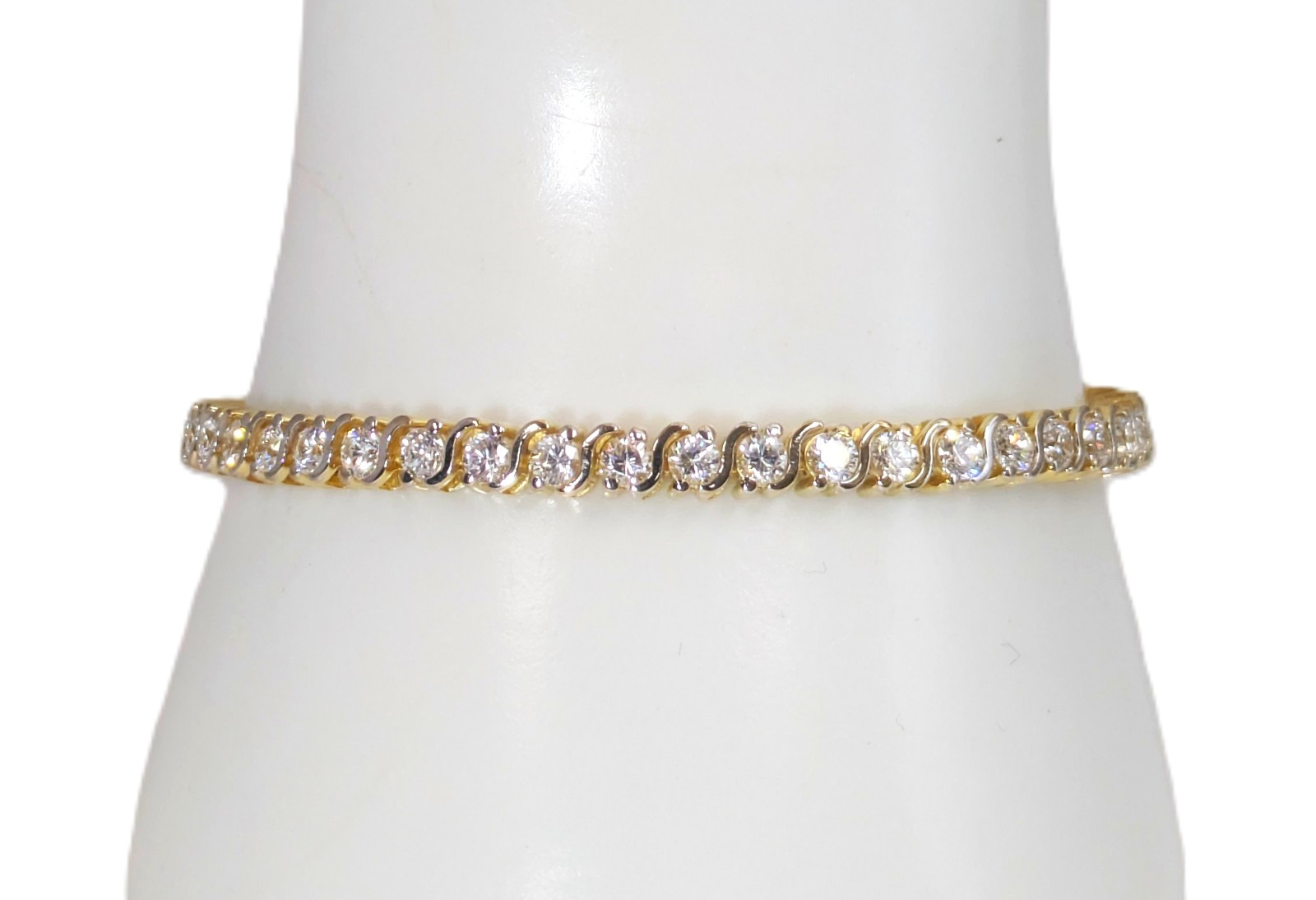 14K Gold Approximately 1.35 Ct Diamond Tennis Bracelet, 7″ x 6mm
