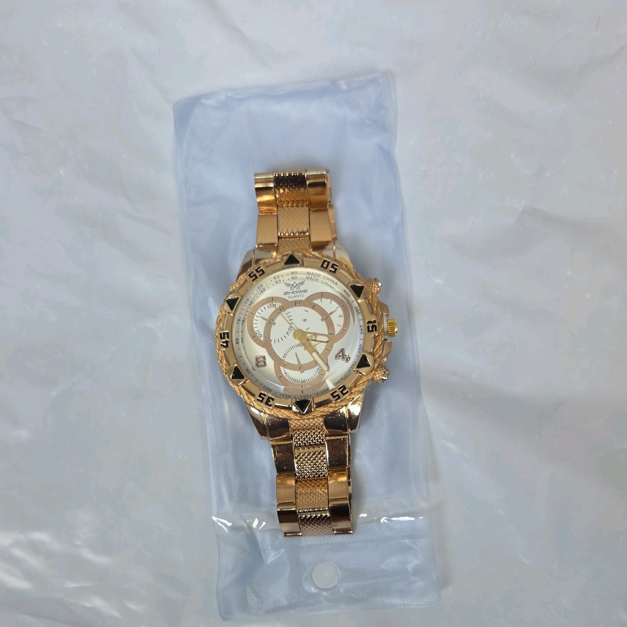 ZHOWE Men’s Quartz Analog Gold Tone Sub-Dials Round Metal Bracelet Watch