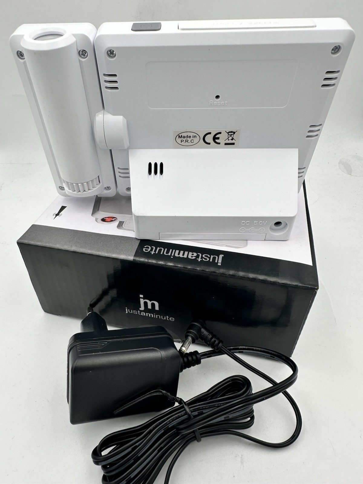 Lowell JustMinute Alarm Clock Radio Controlled Projection White Brand New