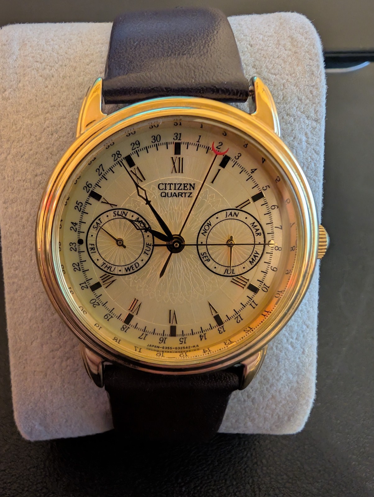 Vintage Citizen Elegance Triple Calendar Watch 6355-G31191 Pointer Date RUNS!!!