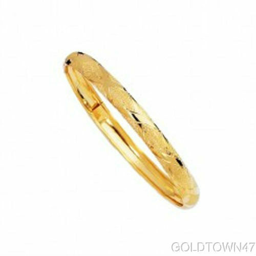 10kt Yellow Gold Shiny Textured Flex Bangle with Diamond Shape Pattern