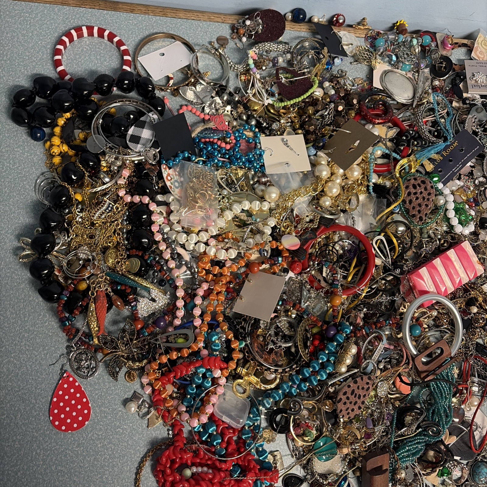 18 LB lot of vintage to now costume jewelry for parts & repair & Other Items