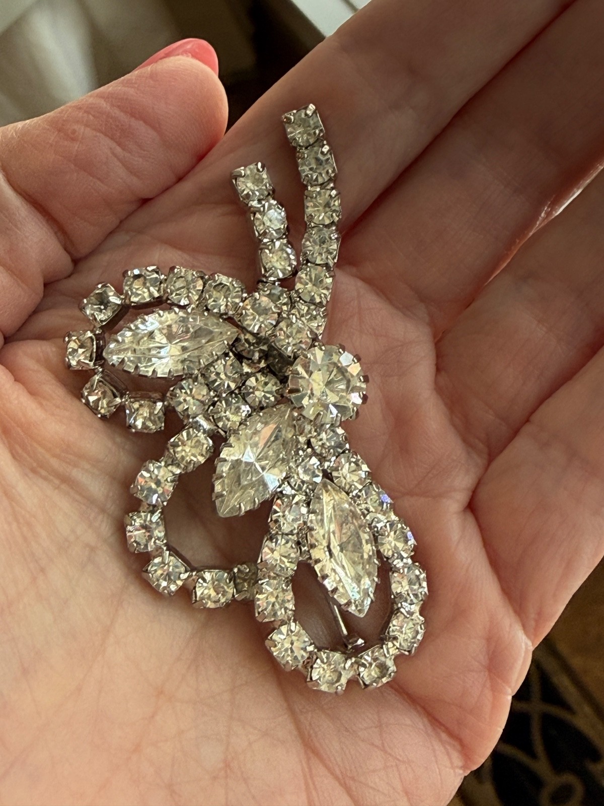 Vintage Statement clear rhinestone brooch pin bow sparkling prong set