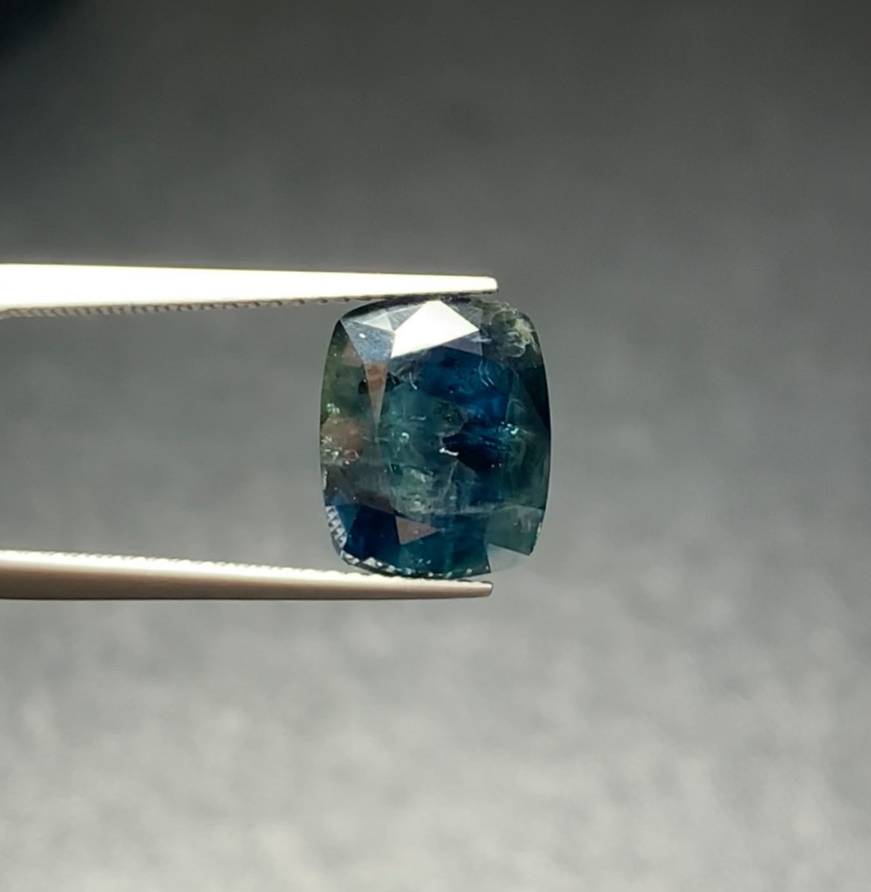Natural Parti Sapphire Gemstone, 6.10 Crt From Madagascar