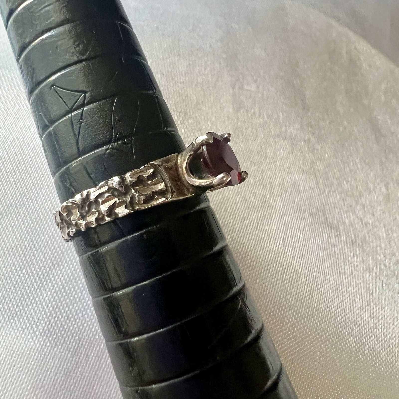 KBN Sterling Silver 925 Designer Signed Garnet Gemstone Ring Size 5.25