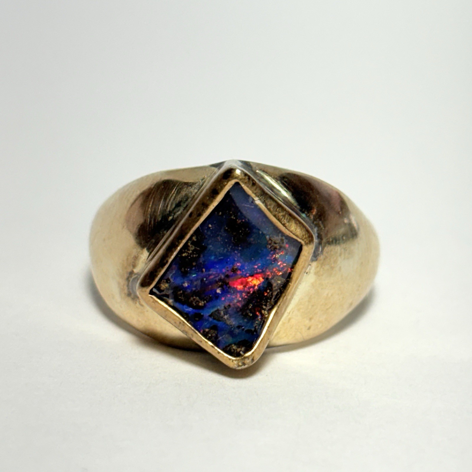 GG Certified 19K Yellow Gold 1.83ct Broad Flash Boulder Opal Size 9.25 Ring 7.5g