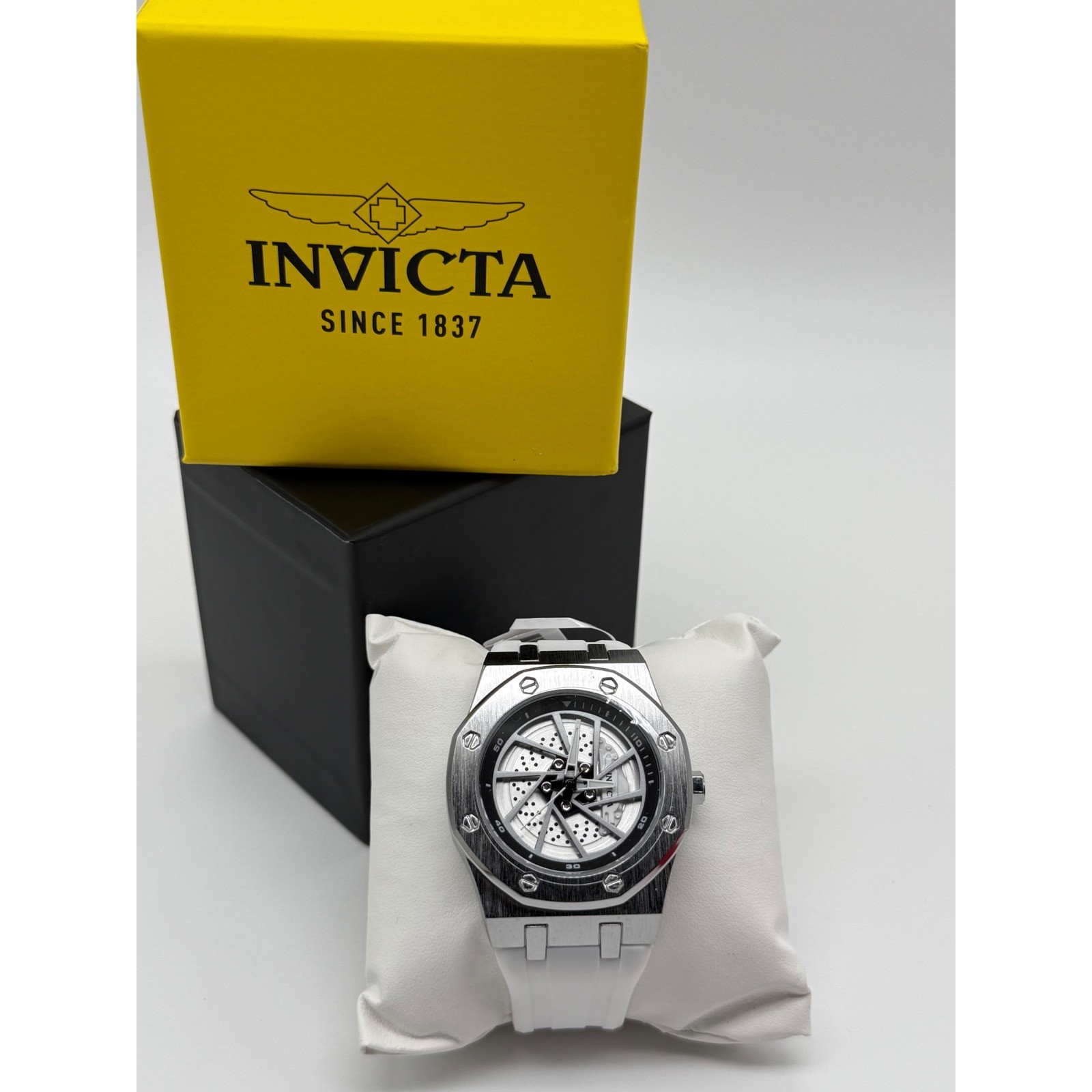 Invicta 70039 Men’s Watch Silver Tone Skeleton Dial White Silicone Strap New Box