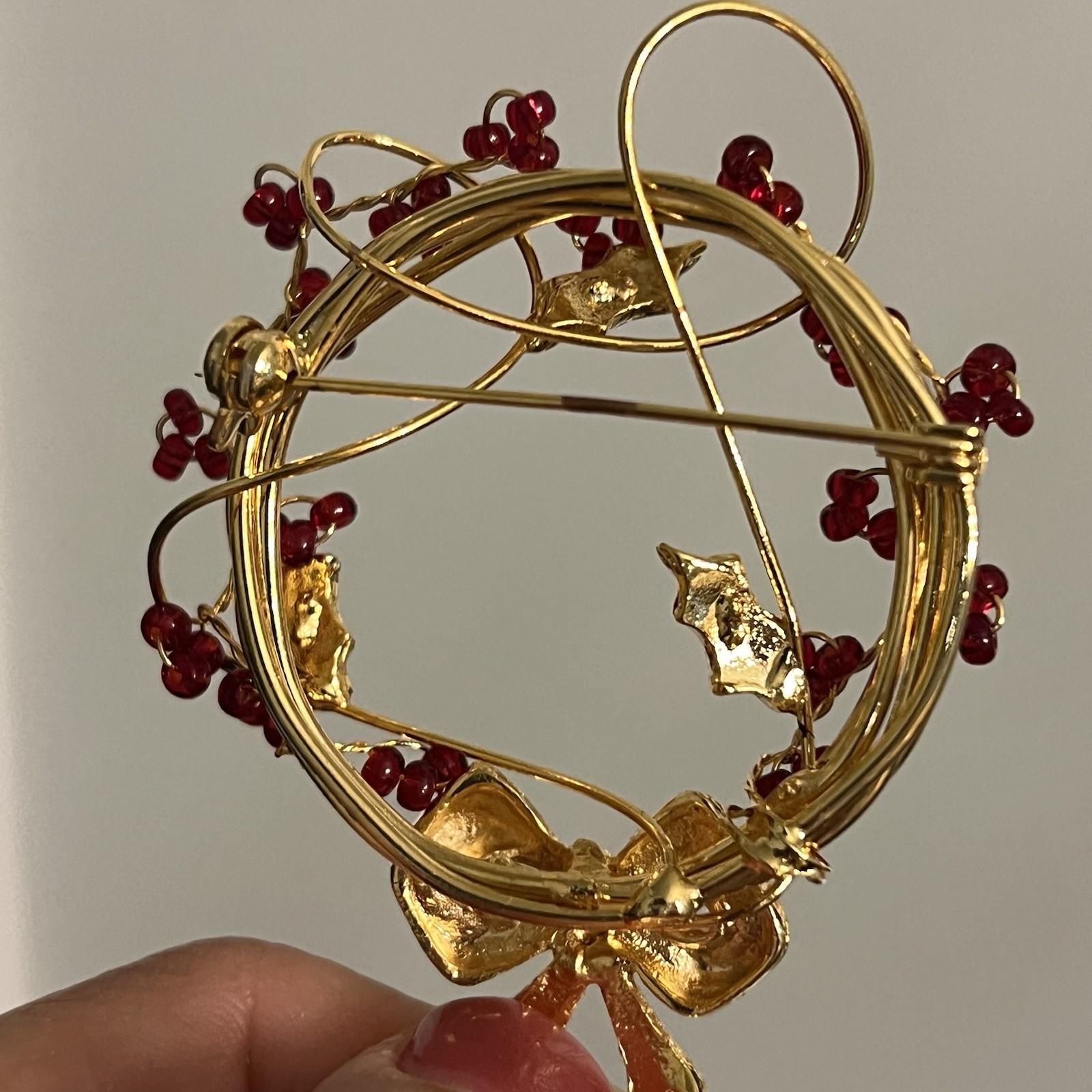 Christmas Holiday Wreath Ring Crystal Like Beaded Berries 2.5″
