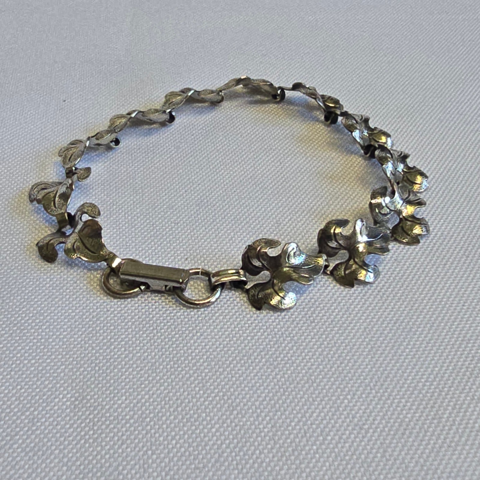 Vtg Sterling Silver Leaf Bracelet 7.32g Fine Jewelry 7.25″ Floral Fold Over