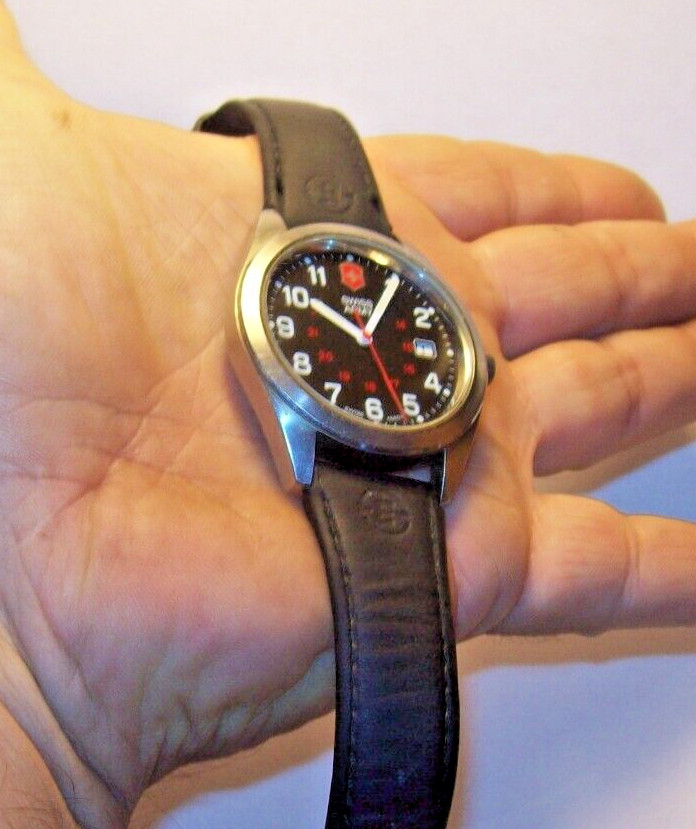 Victorinox Swiss Army Genuine Military Field Mens Watch w/Date Looks & Runs Nice