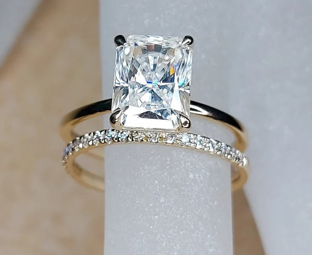 2.30Ct Radiant-Cut Lab Grown Diamond Solitaire Bridal Set Ring 14K Yellow Gold