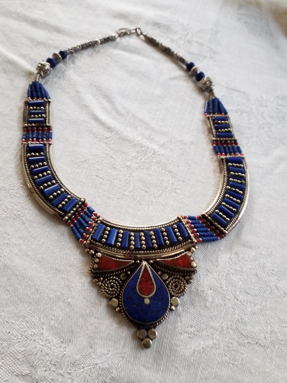 ETHNIC STUNNING NECKLACE