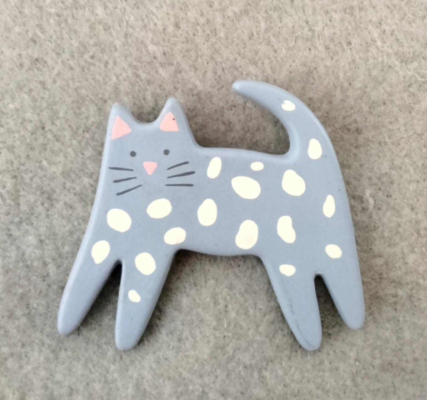 Vintage Ceramic Hallmark CDS Cat Brooch (147 – 2320)