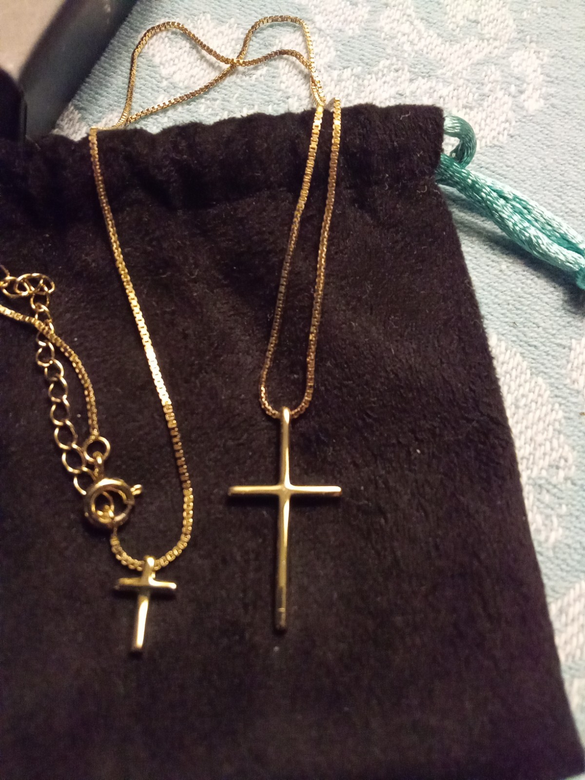 Beaux Bijoux 7-1/2″ Goldtone Cross Necklace