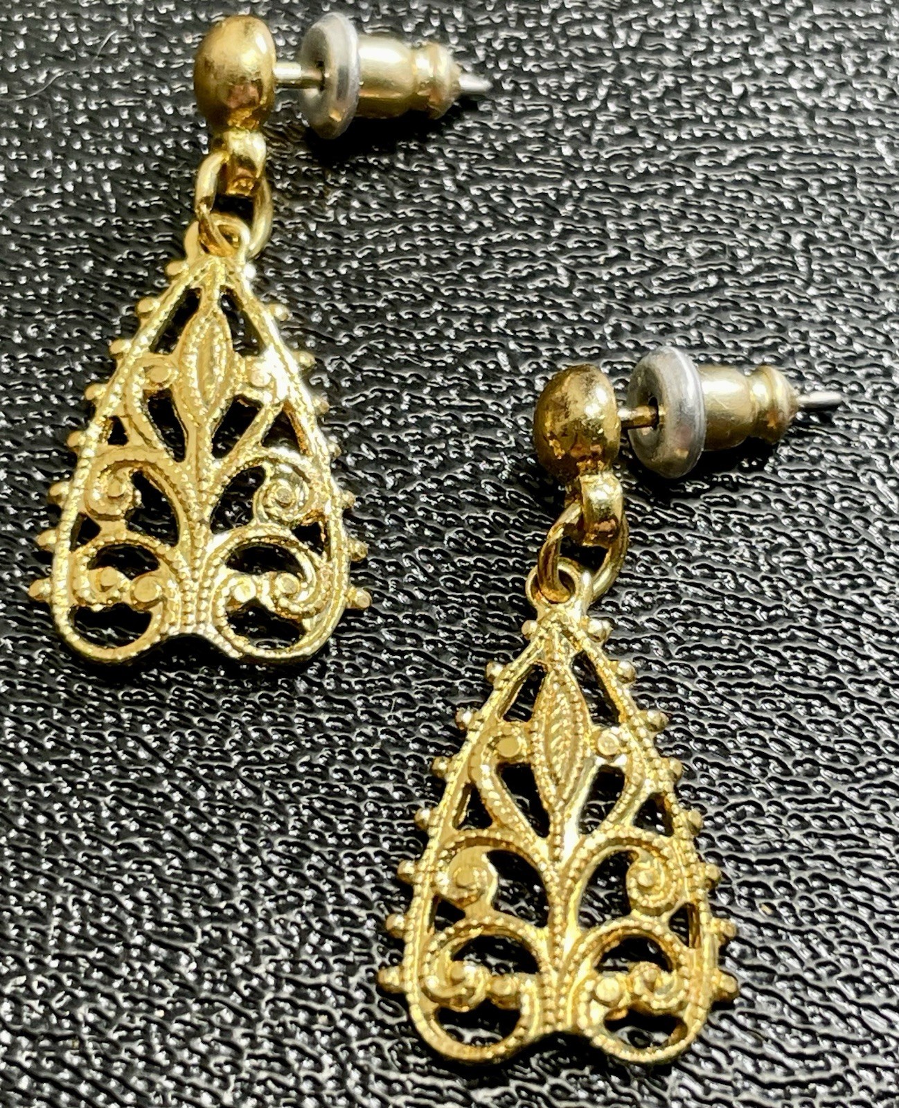 Vintage 1” Gold Tone Light Ornate Dangle Earrings