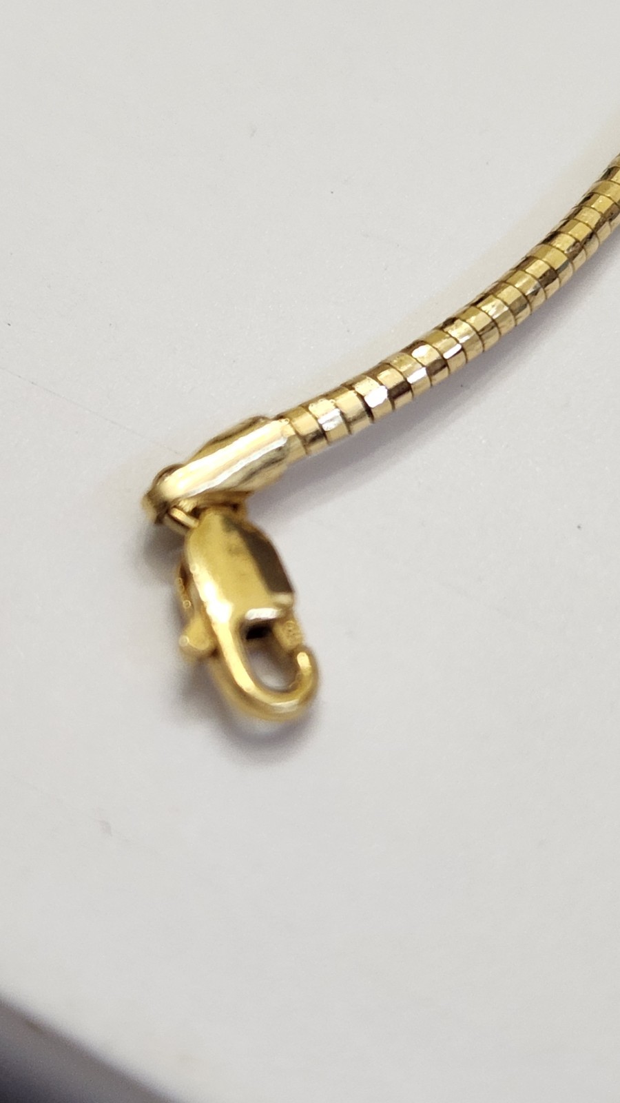 14k Y gold Diamond Cut Flexible Omega Choker 15 3/4″ Lobster Claw 7 Grams