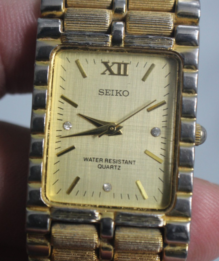 Super Collectible SEIKO Quartz Men’s Watch 18K –5560