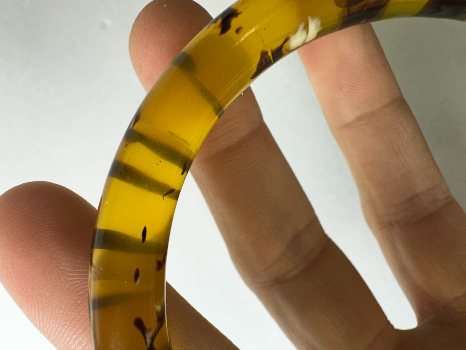 Vintage Bracelet Bangle Plastic Applejuice Lucite Ink Drops Plastic 8.25 in