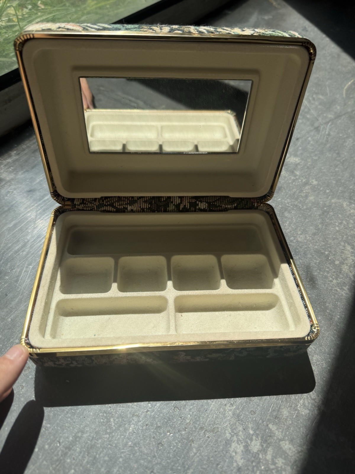 Vintage Floral Clamshell Tapestry Travel Jewlery Box With Mirror