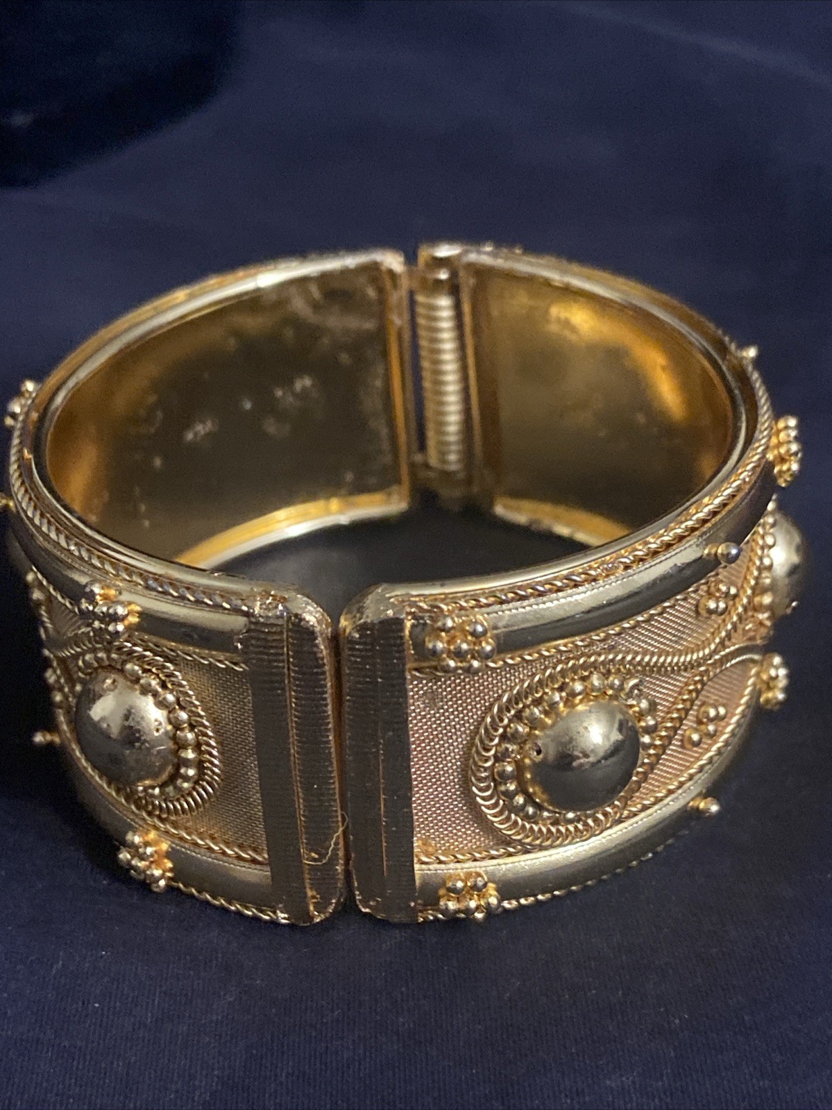 Vtg Heavy Etruscan Revival Gold Tone Hinged Bracelet Granulation Filigree EUC