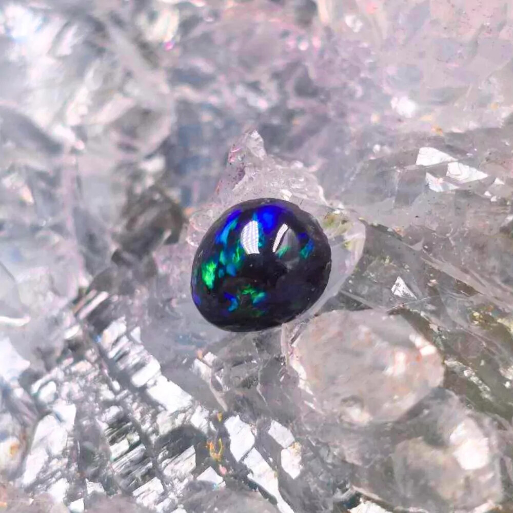Lady O’blivion Lightning Ridge Black Opal 0.90ct