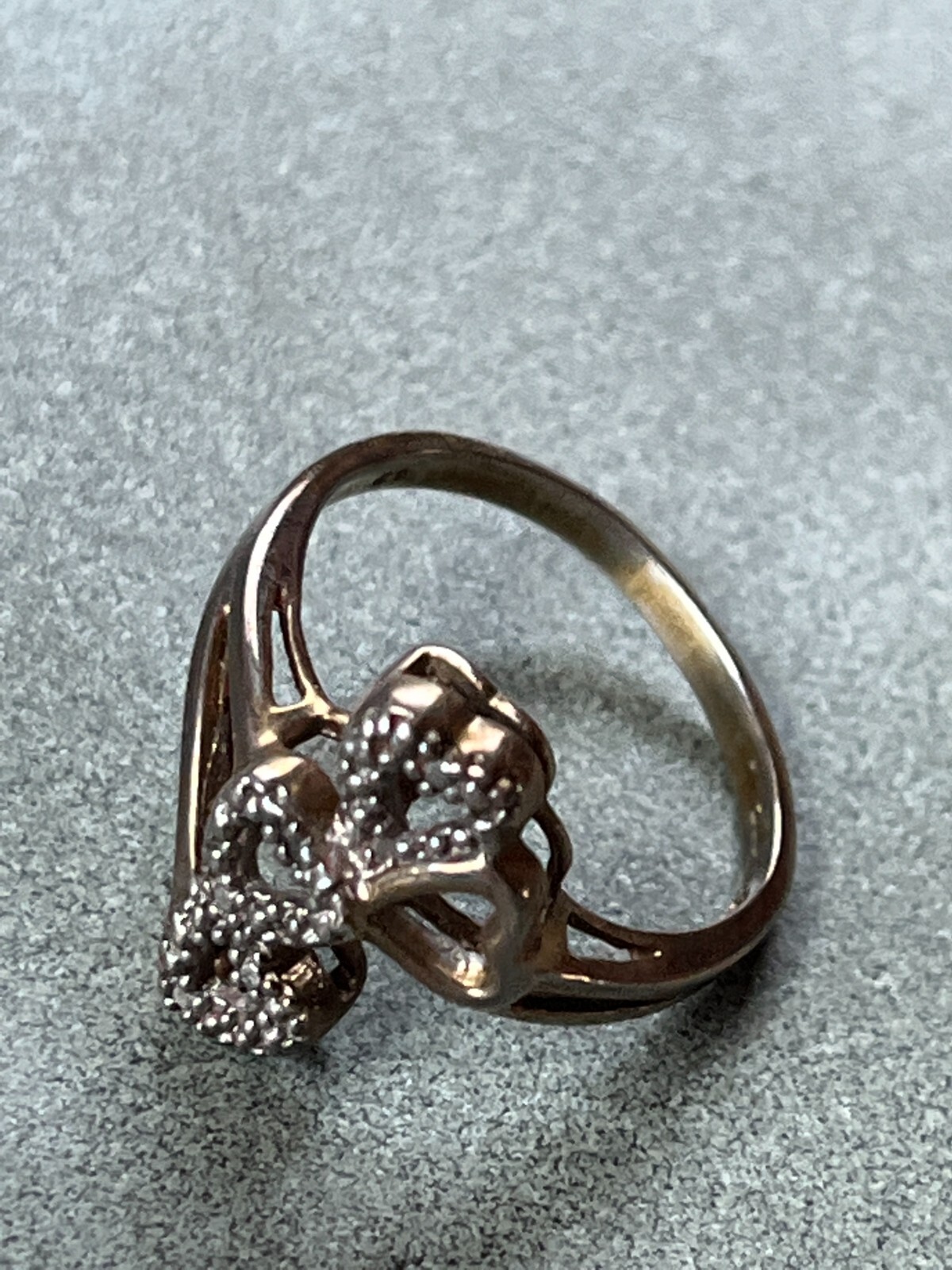 925 Marked Silver Split Band w Three Bumpy and one Smooth Tiny Open Hearts Ring
