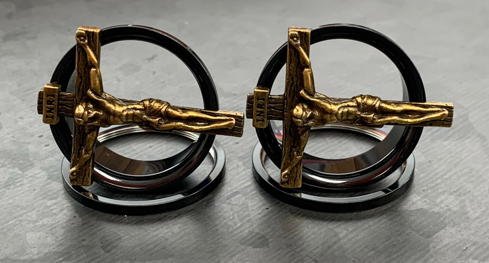 PAIR Jesus Crucifixion Screw Fit Tunnels Plugs Gold Black Steel Earlet Gauges