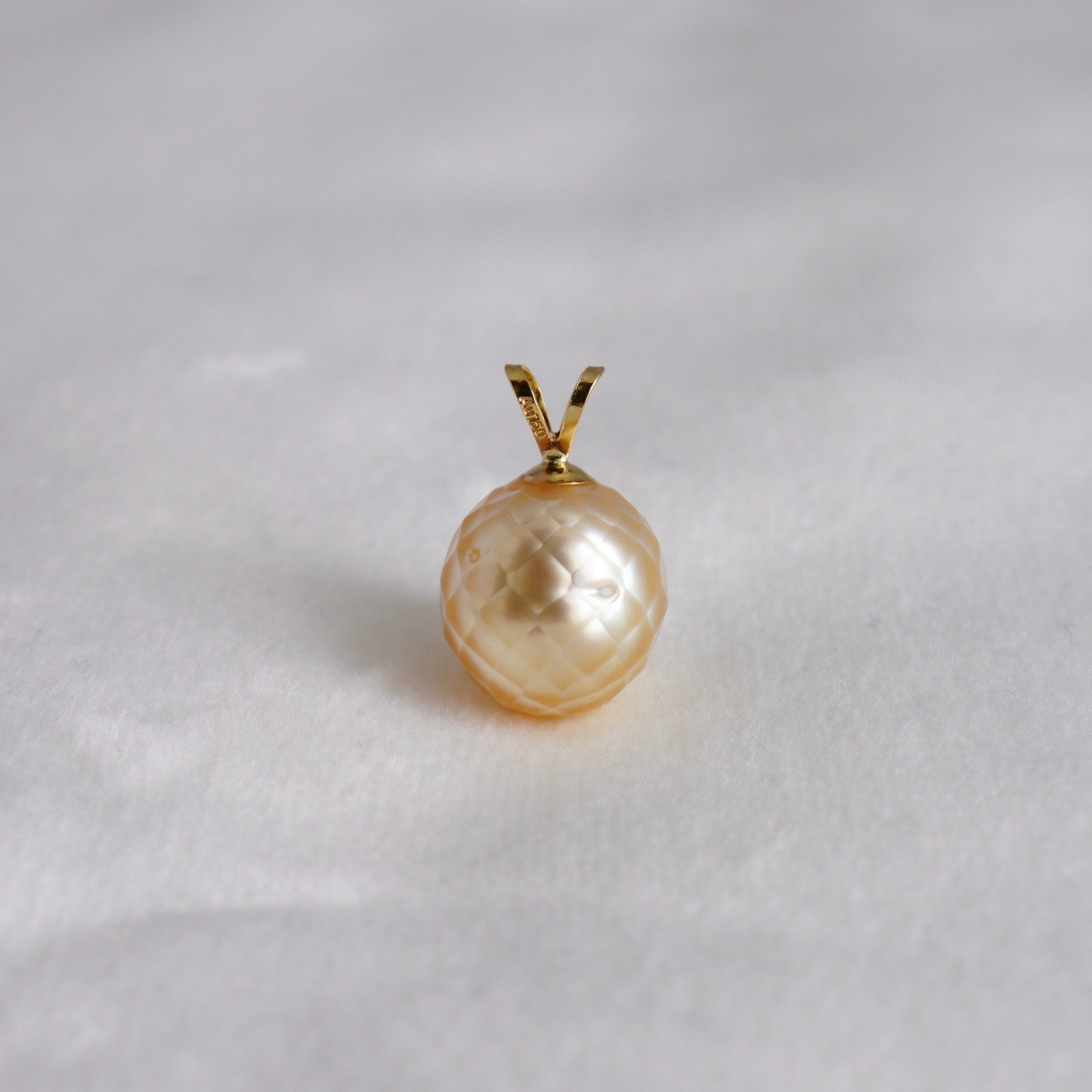 High Luster 10.7mm Golden Faceted South Sea Pearl Pendant 18Kt Yellow Gold,Gift