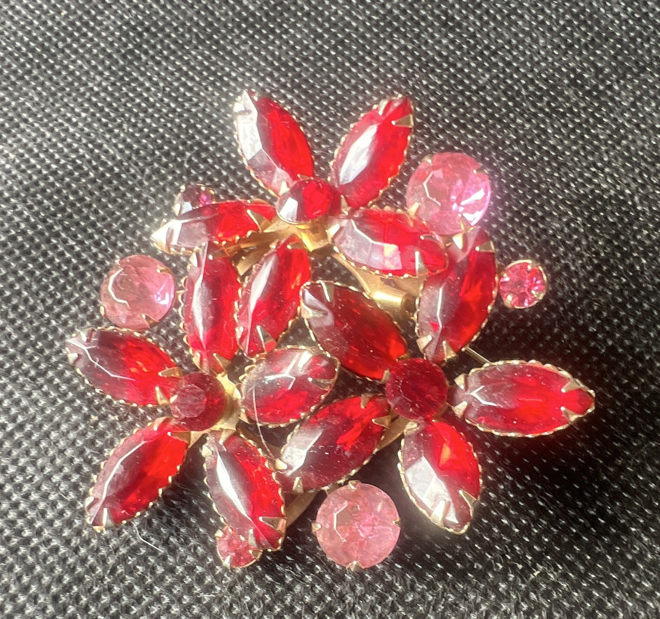 Red Marquise Rhinestone Flower Brooch Pin Prong Set Gold Tone Metal