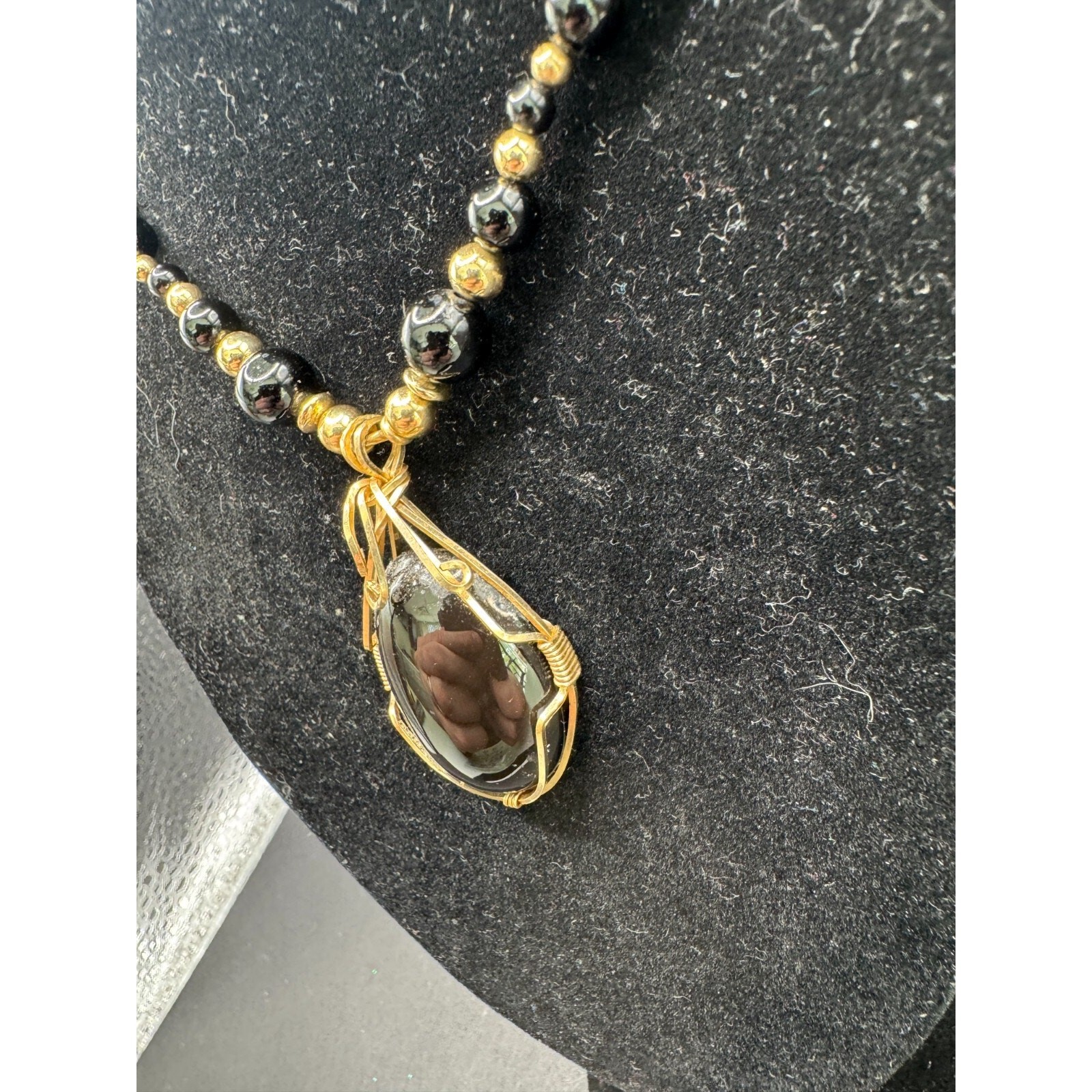 Vintage Stamped 14k Gold Filled Black Onyx Oval Pendant Beaded Necklace 23.5″