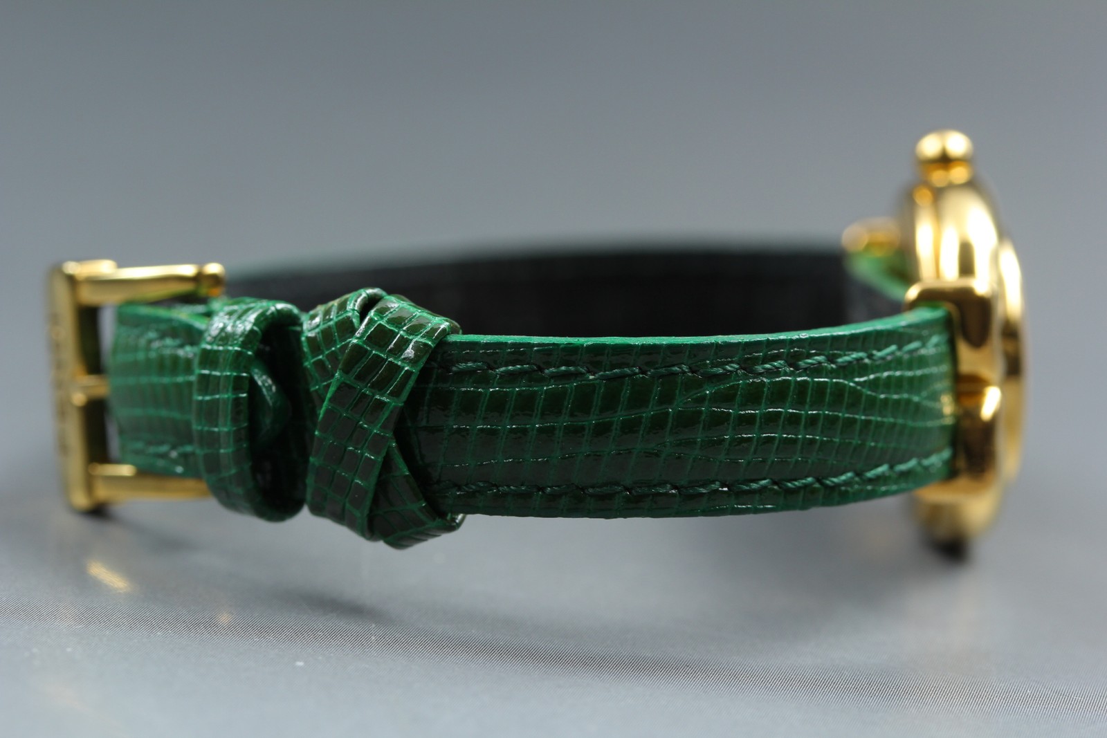FENDI 640L Chameleon Change Green Belt Gold 24mm Women’s Quartz Watch Vintage