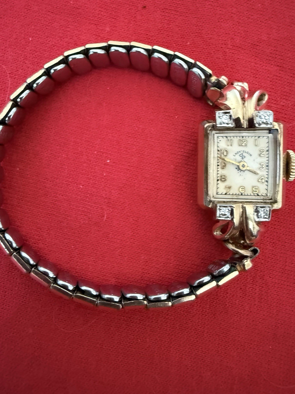 Rare Vintage Lady’s Elgin Watch. 14k Gold Case W/4 Diamonds. Runs Great!